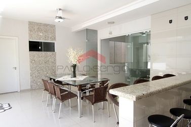 Sobrado &agrave; venda - 325m&sup2; - Zona II