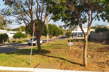 Terreno &agrave; venda - 202m&sup2; - Jardim Pimentel