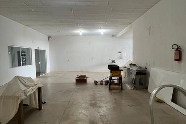 Sal&atilde;o Comercial para alugar - 180m&sup2; - Parque Residencial da G&aacute;vea