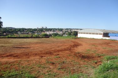 Terreno para alugar - 858m&sup2; - ZONA VII