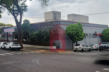 Sala Comercial &agrave; venda - 2000m&sup2; - Zona I