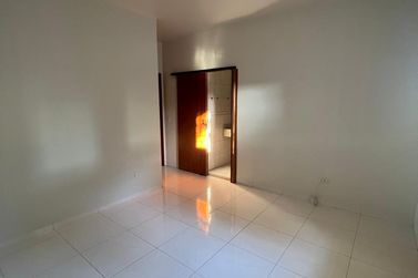 Casa para alugar - 100m&sup2; - Jardim Alphavile