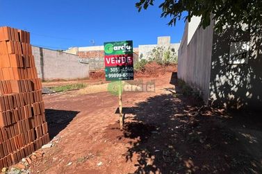 Terreno &agrave; venda - 140m&sup2; - -