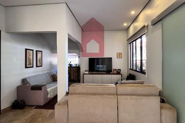 Casa &agrave; venda - 700m&sup2; - Centro