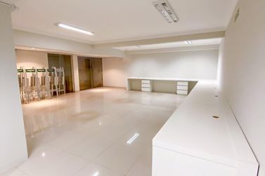 Sala Comercial &agrave; venda - 241m&sup2; - Zona I