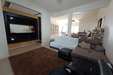 Casa &agrave; venda - 420m&sup2; - Zona I