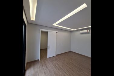 Casa &agrave; venda - 250m&sup2; - Conjunto Residencial Portal das &Aacute;guas