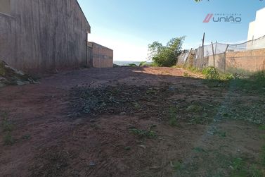 Terreno &agrave; venda - 210m&sup2; - Jardim Oriente