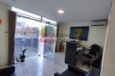 Sal&atilde;o Comercial &agrave; venda - 726m&sup2; - Zona Armazem