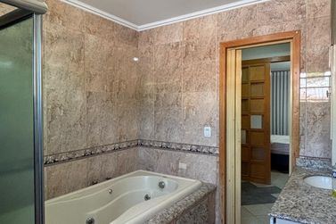 Casa para alugar - 363m&sup2; - Zona IV