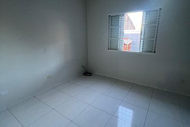 Casa para alugar - 100m&sup2; - Jardim Alphavile