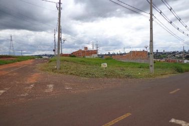 Terreno &agrave; venda - 304m&sup2; - Jardim Real