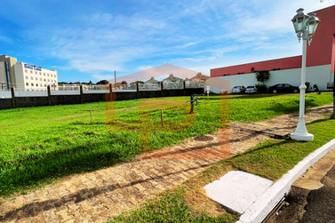 Terreno &agrave; venda - 610m&sup2; - Zona III