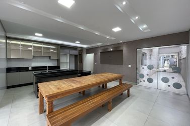 Casa para alugar - 252m&sup2; - ZONA VII