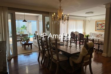Casa &agrave; venda - 355m&sup2; - Centro