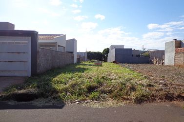 Terreno &agrave; venda - 180m&sup2; - Jardim Oriente
