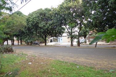 Terreno &agrave; venda - 350m&sup2; - Zona Armazem