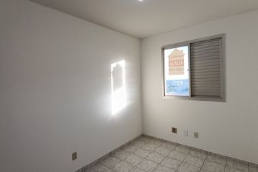 Apartamento para alugar - 78m&sup2; - ZONA II