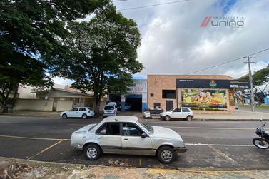 Sal&atilde;o Comercial &agrave; venda - 420m&sup2; - Zona I