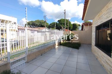 Casa &agrave; venda - 242m&sup2; - Parque San Remo I