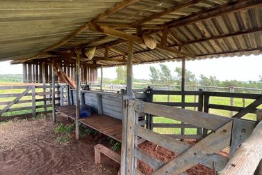 Ch&aacute;cara &agrave; venda - 24m&sup2; - SERRA DOS DOURADOS