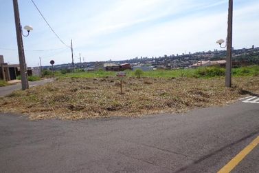 Terreno &agrave; venda - 391m&sup2; - Jardim Real