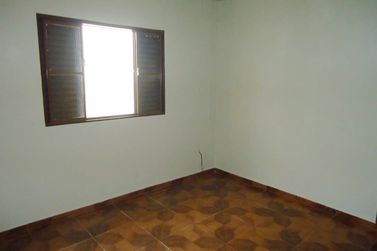 Sala Comercial &agrave; venda - 200m&sup2; - ZONA IV