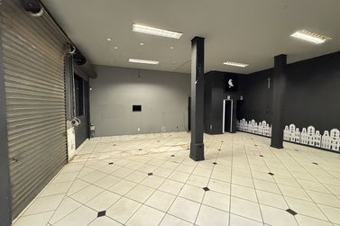 Sal&atilde;o Comercial para alugar - 95m&sup2; - Pr&oacute;ximo &agrave; Unipar Sede