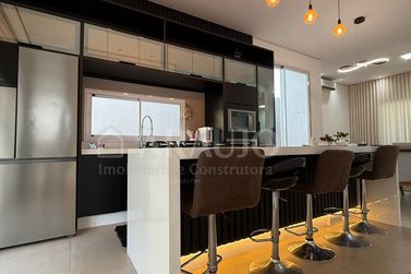 Sobrado &agrave; venda - 210m&sup2; - JARDIM ALPHAVILLE