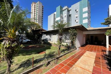 Terreno &agrave; venda - 204m&sup2; - CENTRO
