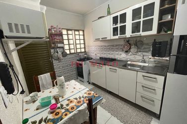 Casa &agrave; venda - 177m&sup2; - JARDIM PETROPOLIS