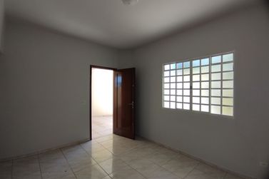 Casa &agrave; venda - 255m&sup2; - ZONA VI
