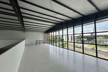 Sal&atilde;o Comercial para alugar - 420m&sup2; - Zona III