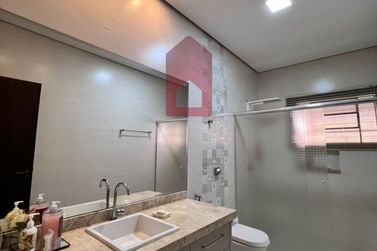 Casa &agrave; venda - 700m&sup2; - Centro