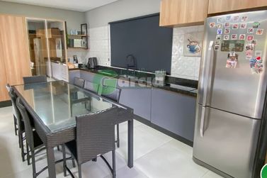 Ch&aacute;cara &agrave; venda - 25m&sup2; - -