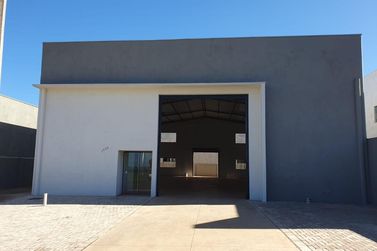 Sal&atilde;o Comercial para alugar - 400m&sup2; - CONDOMINIO GREVILHA EMPRESARIAL