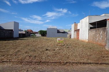 Terreno &agrave; venda - 181m&sup2; - Jardim Oriente