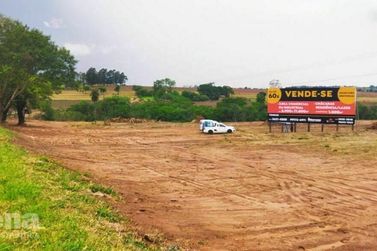 Ch&aacute;cara &agrave; venda - 1509m&sup2; - Centro