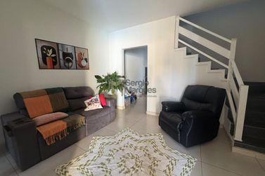 Sobrado &agrave; venda - 238m&sup2; - Zona 2