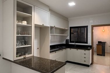 Casa &agrave; venda - 180m&sup2; - Jardim Para&iacute;so