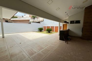 Casa &agrave; venda - 202m&sup2; - Zona 1a  Pr&oacute;ximo Ao Hospital Cemil