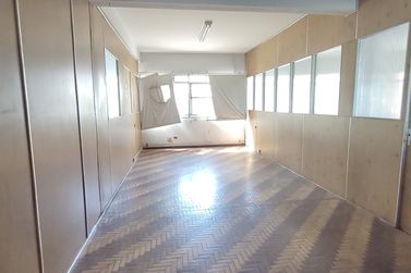 Sal&atilde;o Comercial para alugar - 150m&sup2; - Centro