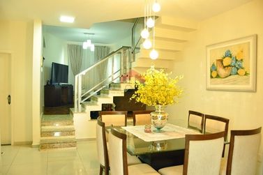 Sobrado &agrave; venda - 218m&sup2; - Zona II