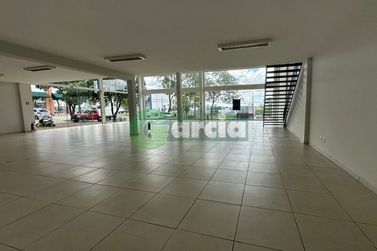 Sal&atilde;o Comercial para alugar - 486m&sup2; - ZONA III