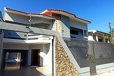 Sobrado &agrave; venda - 376m&sup2; - Zona I