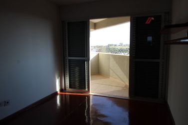 Apartamento para alugar - 130m&sup2; - Zona III