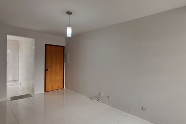 Apartamento para alugar - 68m&sup2; - ZONA III