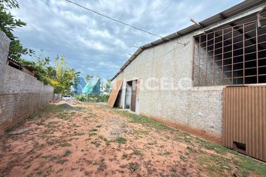 Ch&aacute;cara &agrave; venda - 2800m&sup2; - Zona Rural