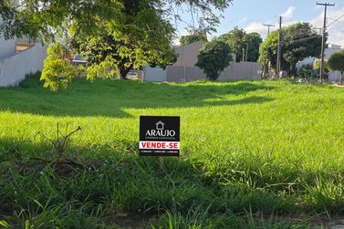 Terreno &agrave; venda - 275m&sup2; - Parque Alphaville