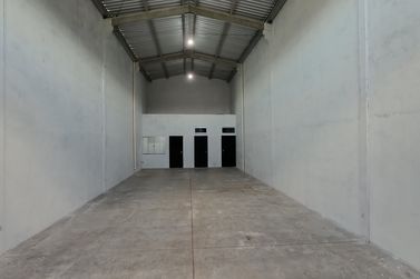 Sal&atilde;o Comercial para alugar - 146m&sup2; - PARQUE RESIDENCIAL METROP